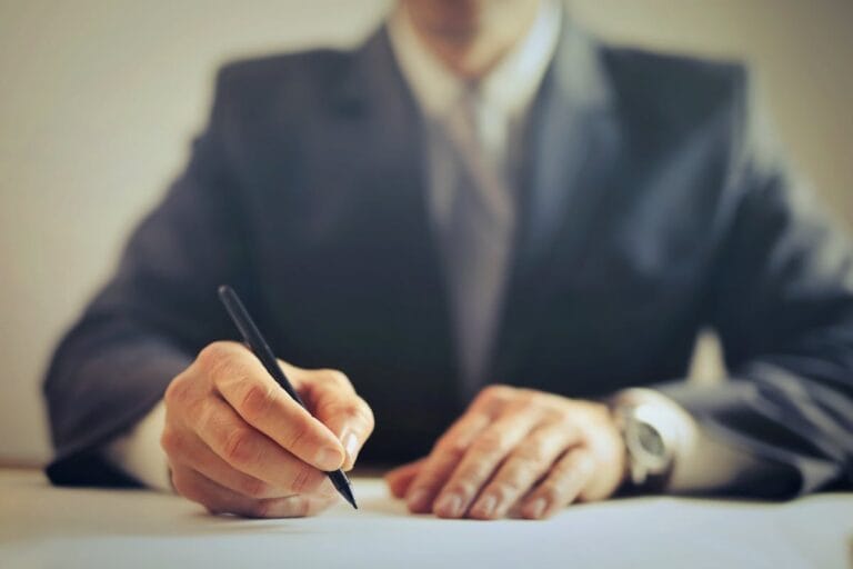 Bramki kontroli granicznej na lotnisku w UK — ETA i settled status