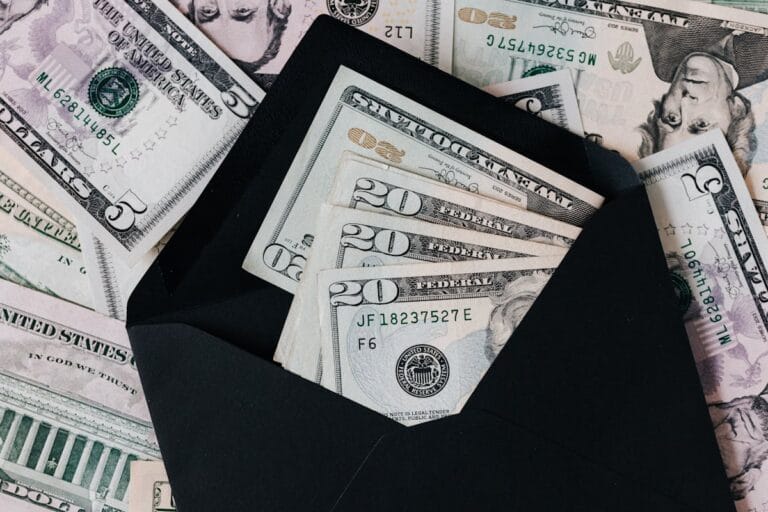 Banknoty funtów brytyjskich — ile gotówki zabrać do Wielkiej Brytanii