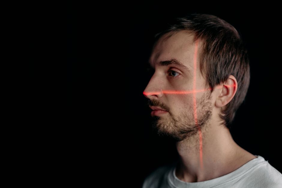 uk eta dane biometryczne brama e-gate rozpoznawanie twarzy lotnisko