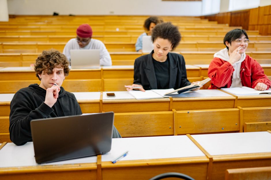 uk eta wizyta studencka kampus brytyjskiego uniwersytetu i biblioteka